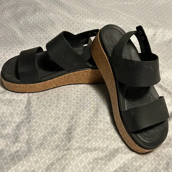 CROCS Brooklyn Cork Low Wedge - Picture 2 of 4